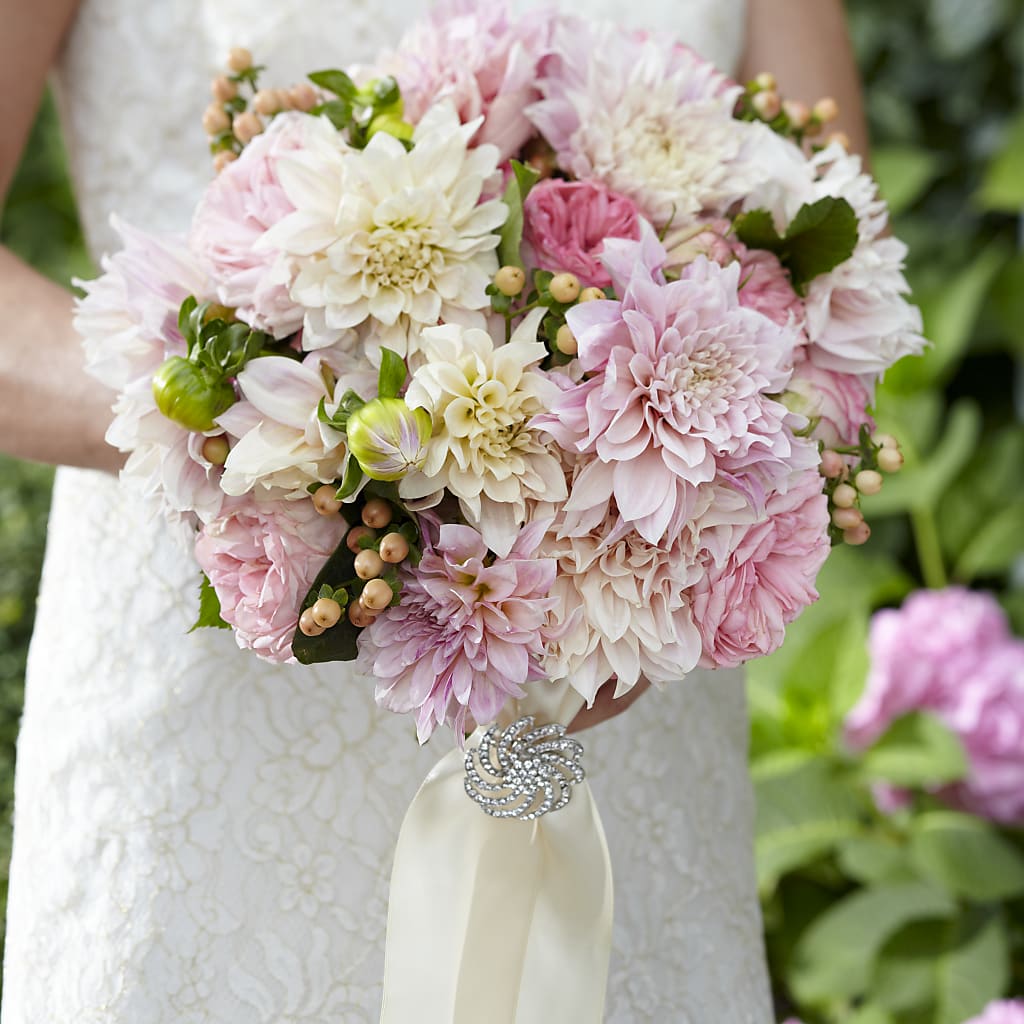 Heart's Promise Bouquet – The Warrenton Florist, Warrenton VA